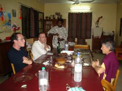 Repas du soir à la Mission d'Ali-Sabieh (Antoine, Benoît, Père Alex et Colette)